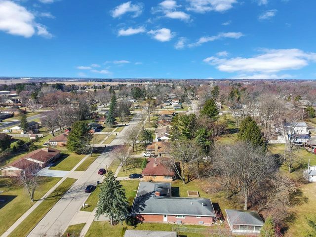 236 W Rockwell STREET, Elkhorn, WI 53121