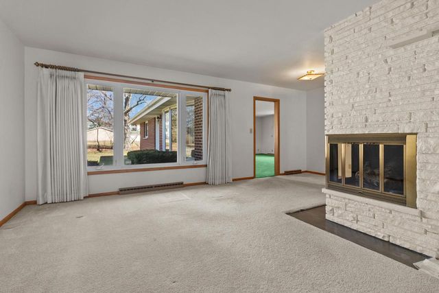 236 W Rockwell STREET, Elkhorn, WI 53121