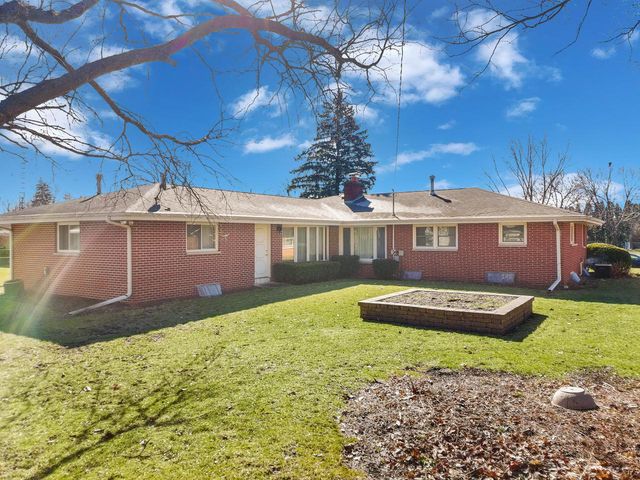 236 W Rockwell STREET, Elkhorn, WI 53121