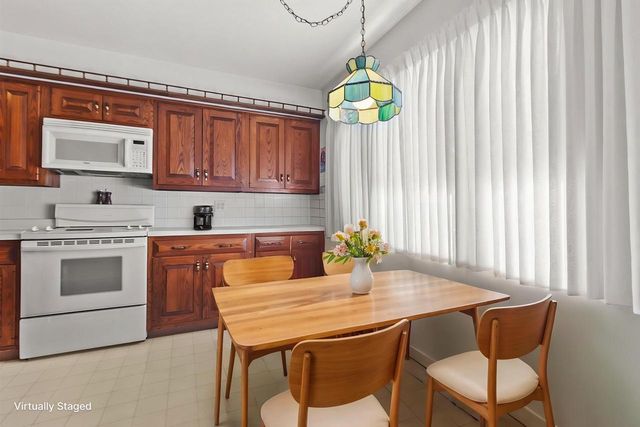 236 W Rockwell STREET, Elkhorn, WI 53121