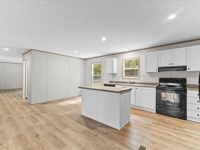 424 Hiwassee Rd, Lebanon, TN 37087