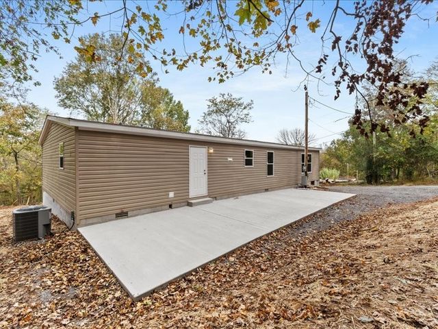 424 Hiwassee Rd, Lebanon, TN 37087