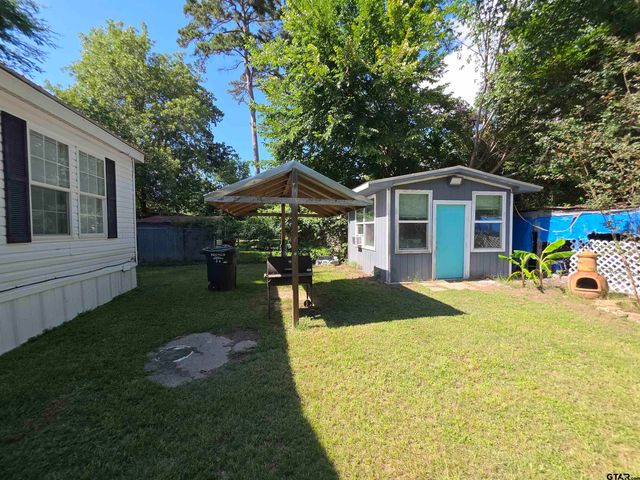 21587 Ravenwood Drive, Chandler, TX 75758