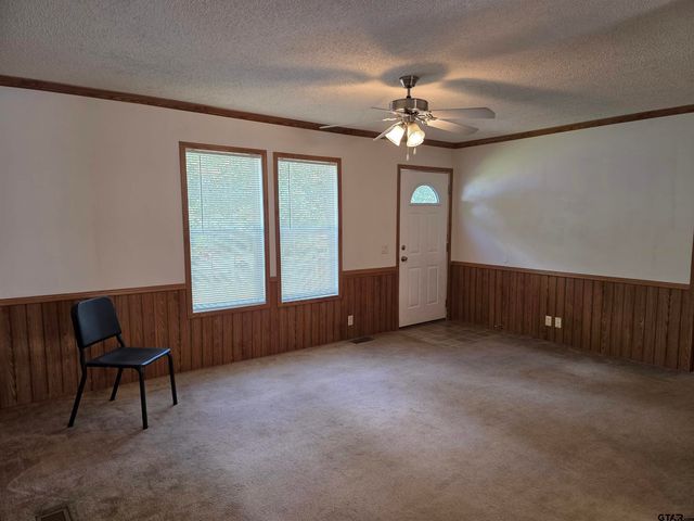21587 Ravenwood Drive, Chandler, TX 75758