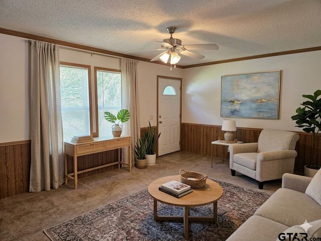 21587 Ravenwood Drive, Chandler, TX 75758
