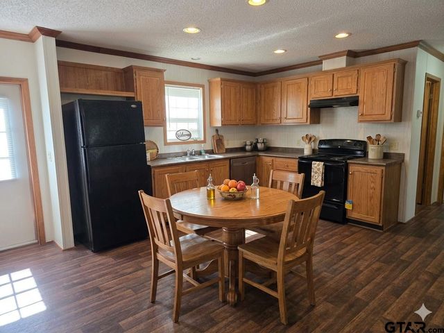 21587 Ravenwood Drive, Chandler, TX 75758