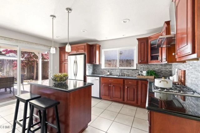 220 Camino El Rincon, Camarillo, CA 93012