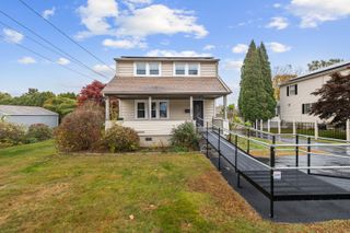 625 Vauxhall Street Extension, Waterford, CT 06385