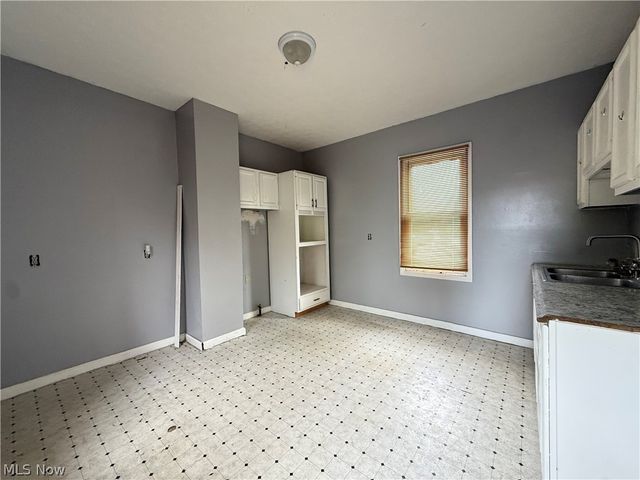 6721 Hough Avenue, Cleveland, OH 44103