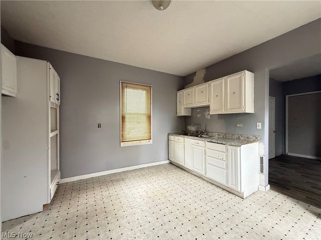 6721 Hough Avenue, Cleveland, OH 44103