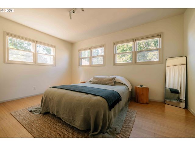 5614 Ne SIMPSON St, Portland, OR 97218