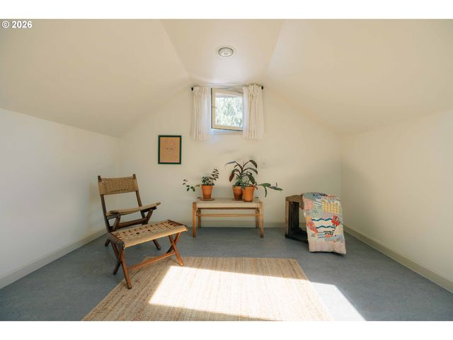 5614 Ne SIMPSON St, Portland, OR 97218