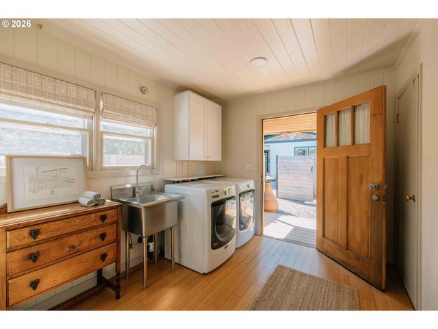 5614 Ne SIMPSON St, Portland, OR 97218