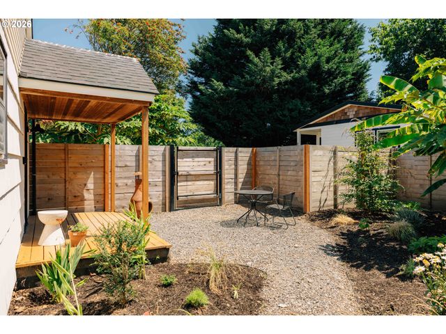 5614 Ne SIMPSON St, Portland, OR 97218