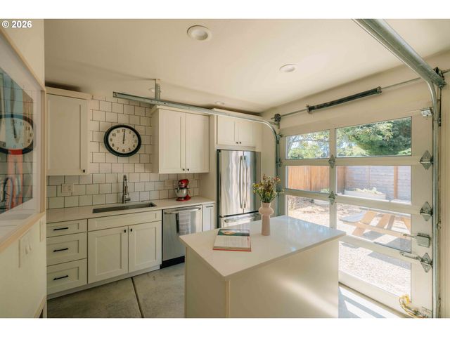 5614 Ne SIMPSON St, Portland, OR 97218