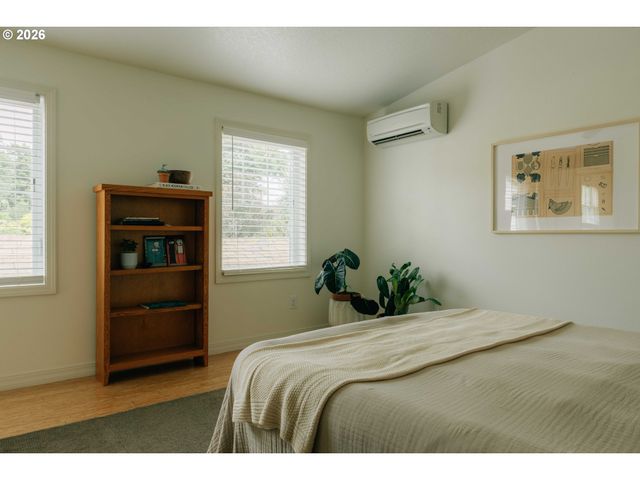 5614 Ne SIMPSON St, Portland, OR 97218