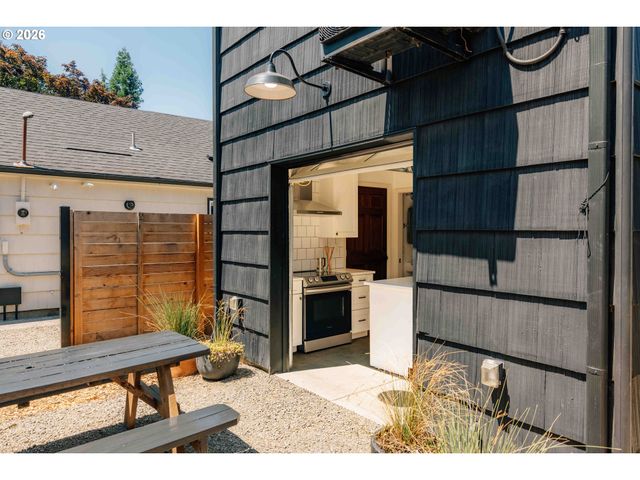 5614 Ne SIMPSON St, Portland, OR 97218