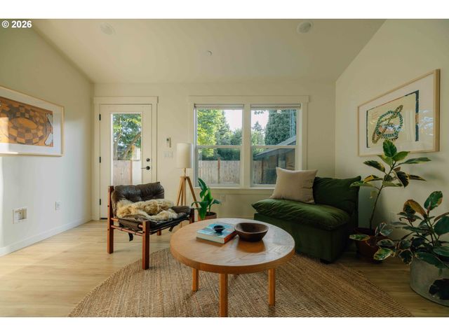 5614 Ne SIMPSON St, Portland, OR 97218