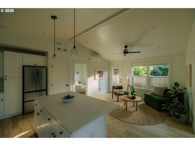 5614 Ne SIMPSON St, Portland, OR 97218