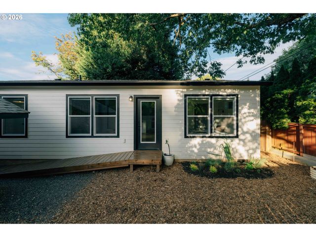 5614 Ne SIMPSON St, Portland, OR 97218
