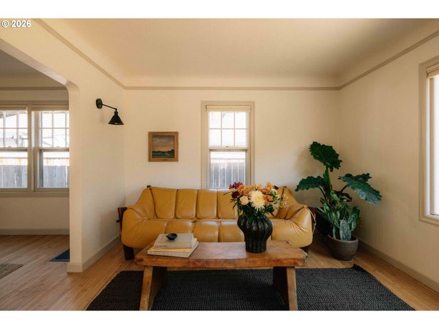 5614 Ne SIMPSON St, Portland, OR 97218
