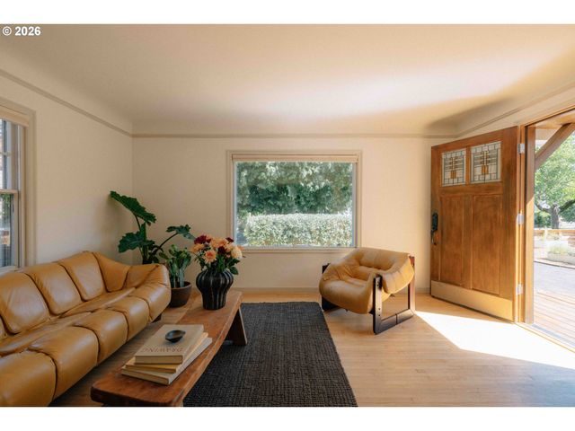 5614 Ne SIMPSON St, Portland, OR 97218