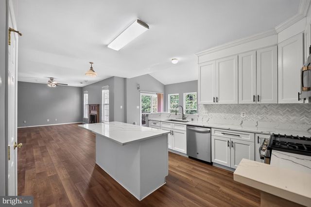 17694 AVENEL LN, Dumfries, VA 22026
