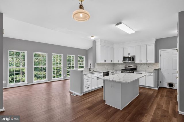 17694 AVENEL LN, Dumfries, VA 22026