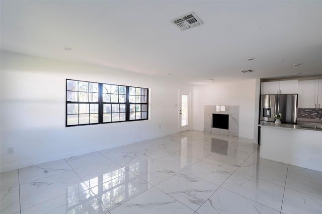 4250 LAKE AVENUE, Kissimmee, FL 34746