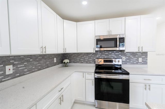 4250 LAKE AVENUE, Kissimmee, FL 34746