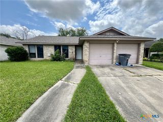 105 Kensington Drive, Victoria, TX 77901