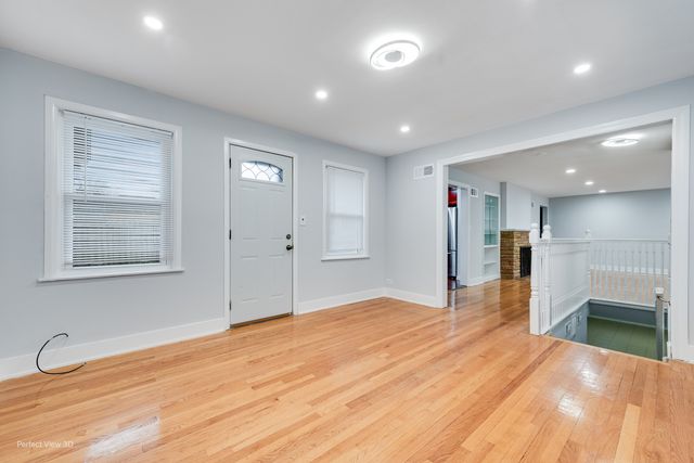 8845 Mango Avenue, Morton Grove, IL 60053