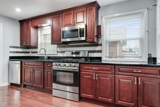 8845 Mango Avenue, Morton Grove, IL 60053