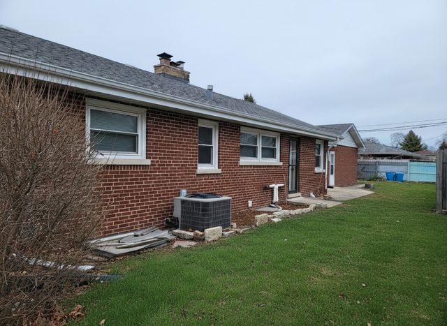 8845 Mango Avenue, Morton Grove, IL 60053