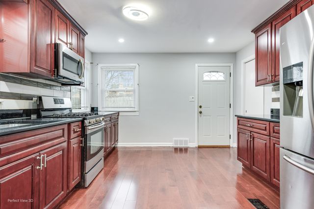 8845 Mango Avenue, Morton Grove, IL 60053