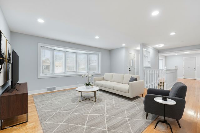 8845 Mango Avenue, Morton Grove, IL 60053