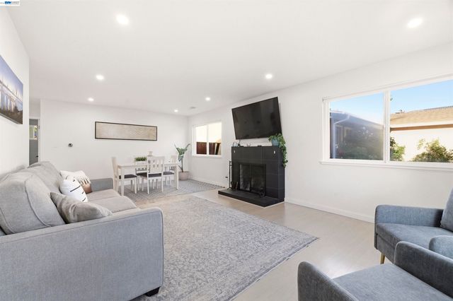 2746 Kelly St, Livermore, CA 94551