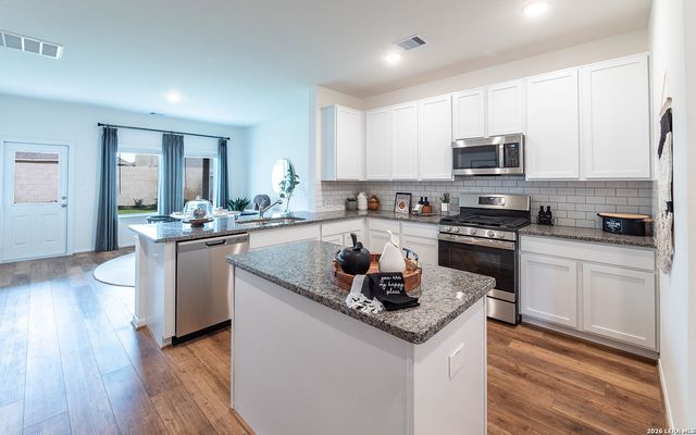 11163 HOLLINGER CIR, Converse, TX 78109
