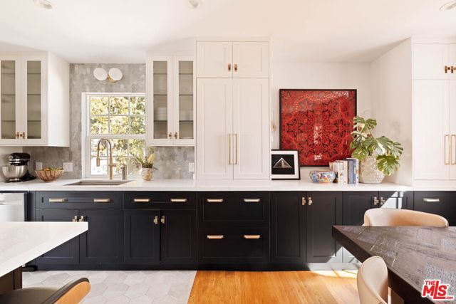 19021 Erwin Street, Tarzana (los Angeles), CA 91335