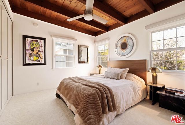 19021 Erwin Street, Tarzana (los Angeles), CA 91335