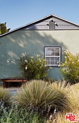 19021 Erwin Street, Tarzana (los Angeles), CA 91335