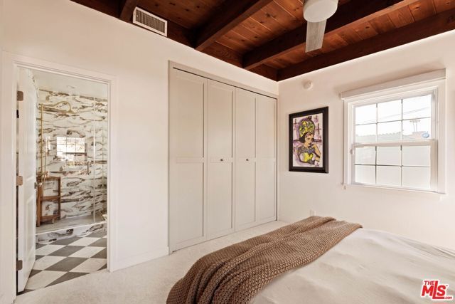 19021 Erwin Street, Tarzana (los Angeles), CA 91335