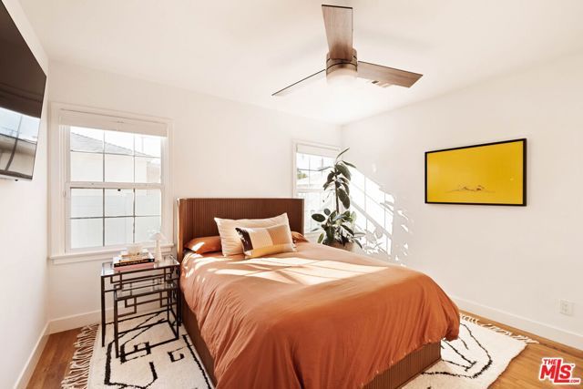 19021 Erwin Street, Tarzana (los Angeles), CA 91335