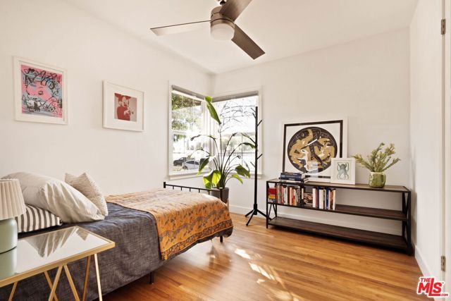 19021 Erwin Street, Tarzana (los Angeles), CA 91335