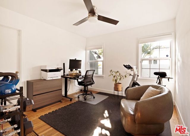 19021 Erwin Street, Tarzana (los Angeles), CA 91335