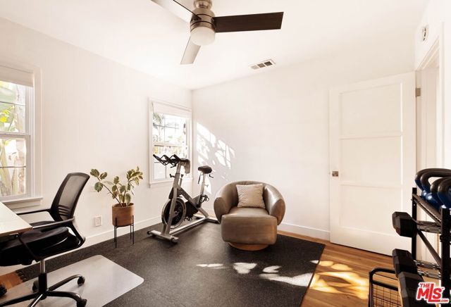 19021 Erwin Street, Tarzana (los Angeles), CA 91335