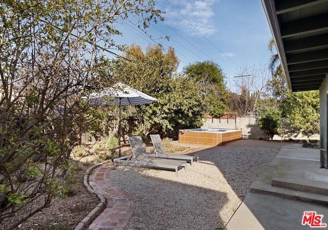 19021 Erwin Street, Tarzana (los Angeles), CA 91335