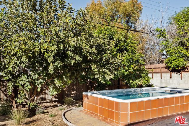 19021 Erwin Street, Tarzana (los Angeles), CA 91335