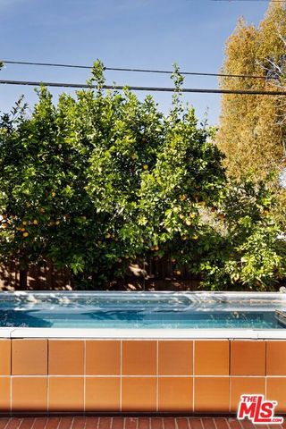 19021 Erwin Street, Tarzana (los Angeles), CA 91335