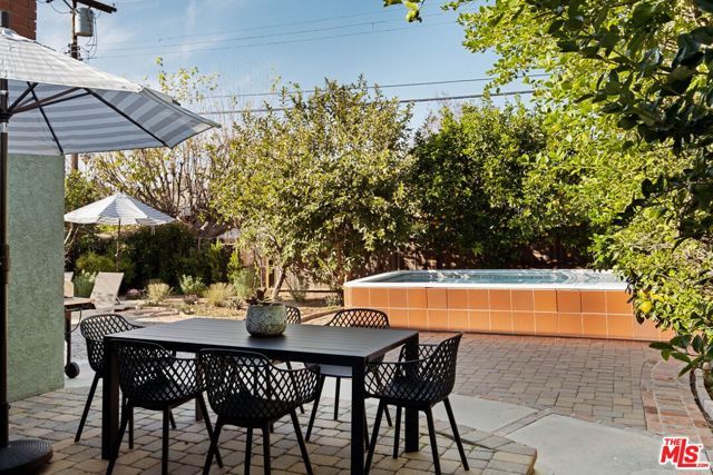 19021 Erwin Street, Tarzana (los Angeles), CA 91335